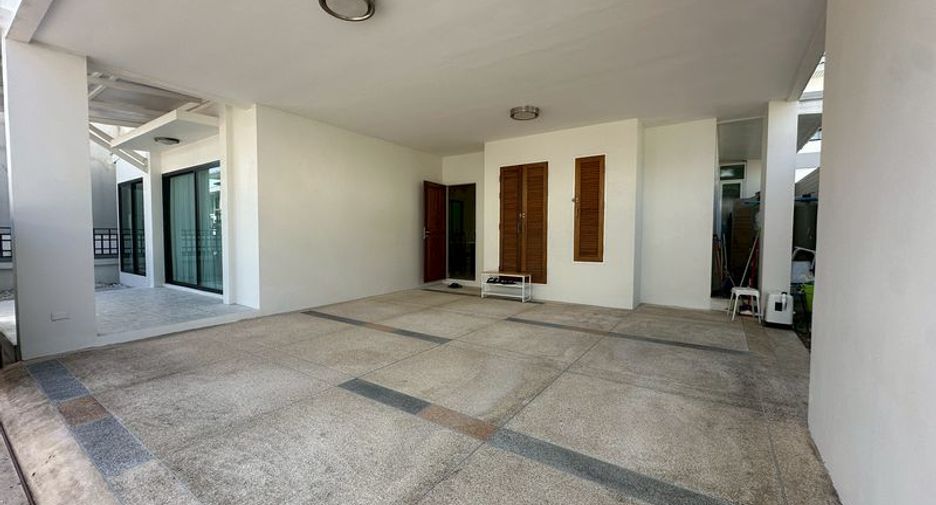 For rent 3 bedrooms house in Si Racha, Chonburi