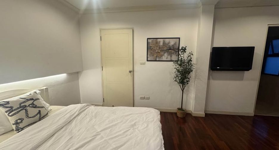 Casa adosada en alquiler de 4 habitaciones en Bang Na, Bangkok