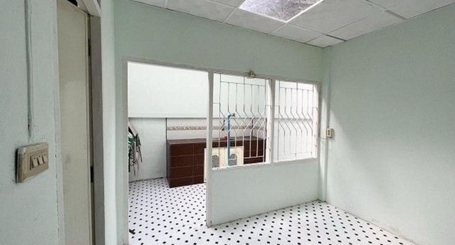 Casa adosada en alquiler de 3 habitaciones en Bang Bua Thong, Nonthaburi