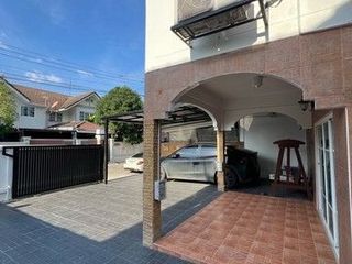 Casa en alquiler de 3 habitaciones en Thanyaburi, Pathum Thani