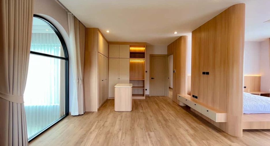 For rent 4 bedrooms villa in Mueang Chiang Mai, Chiang Mai