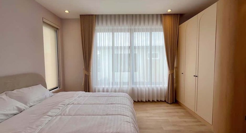 For rent 4 bedrooms villa in Mueang Chiang Mai, Chiang Mai