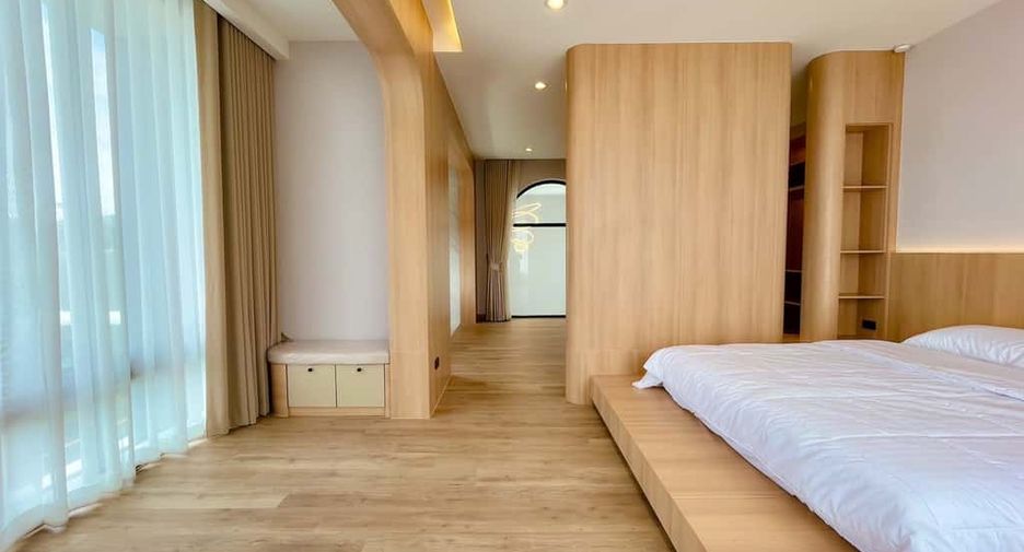 For rent 4 bedrooms villa in Mueang Chiang Mai, Chiang Mai