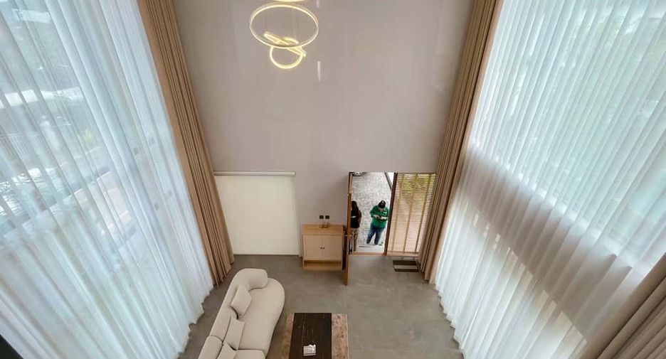 For rent 4 bedrooms villa in Mueang Chiang Mai, Chiang Mai