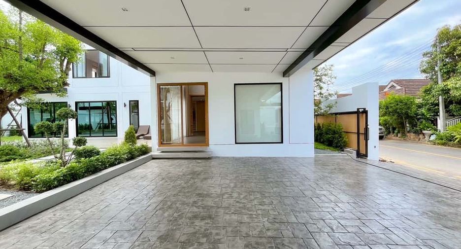 For rent 4 bedrooms villa in Mueang Chiang Mai, Chiang Mai