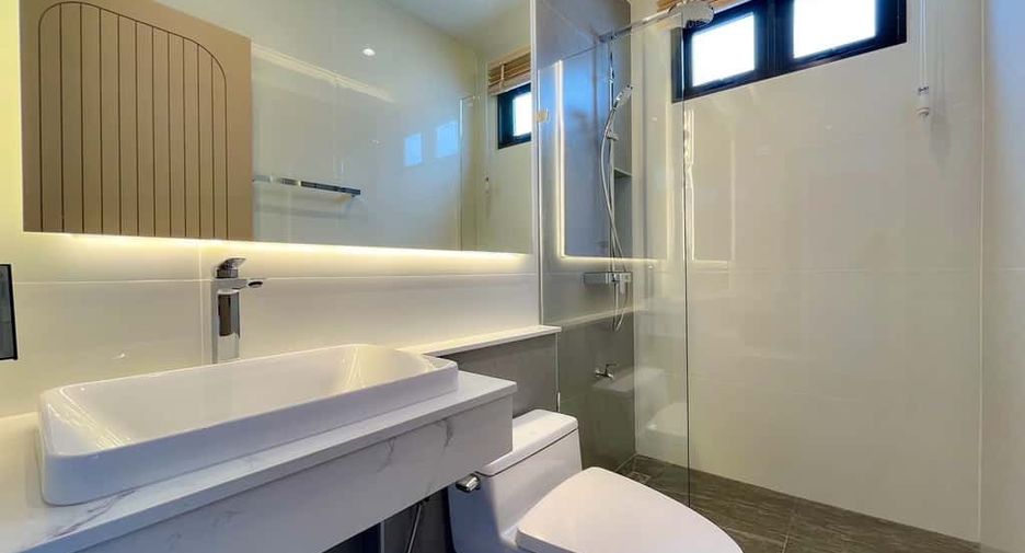 For rent 4 bedrooms villa in Mueang Chiang Mai, Chiang Mai