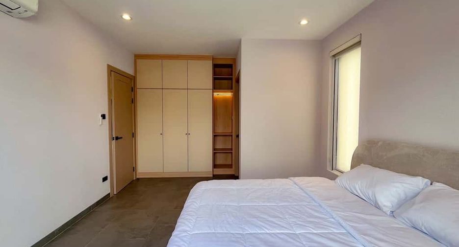 For rent 4 bedrooms villa in Mueang Chiang Mai, Chiang Mai