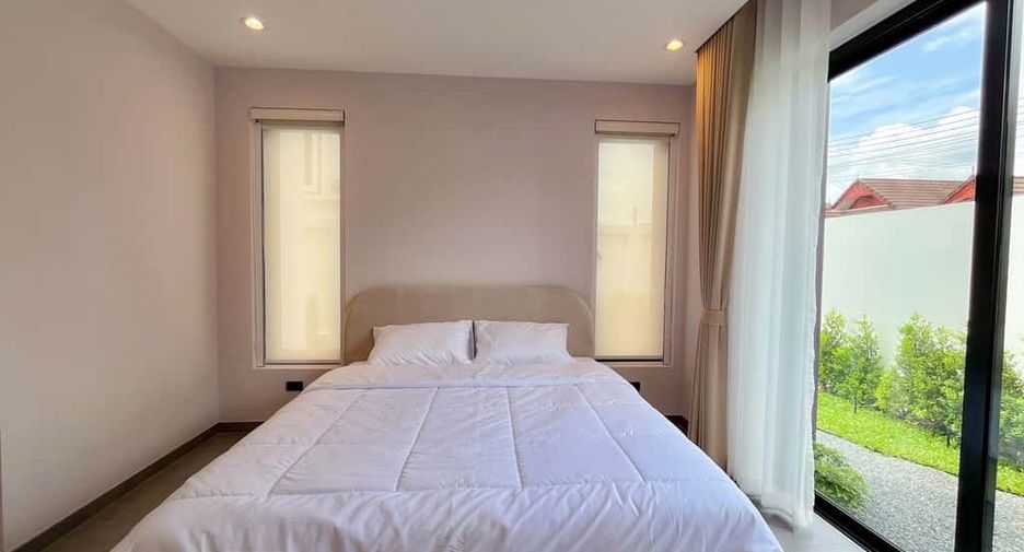 For rent 4 bedrooms villa in Mueang Chiang Mai, Chiang Mai