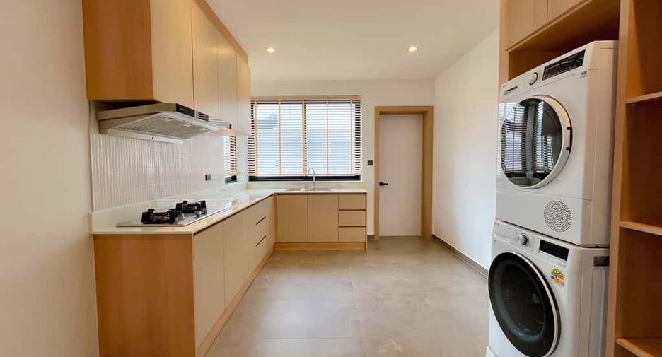 For rent 4 bedrooms villa in Mueang Chiang Mai, Chiang Mai
