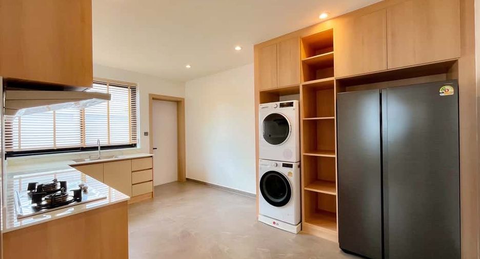 For rent 4 bedrooms villa in Mueang Chiang Mai, Chiang Mai