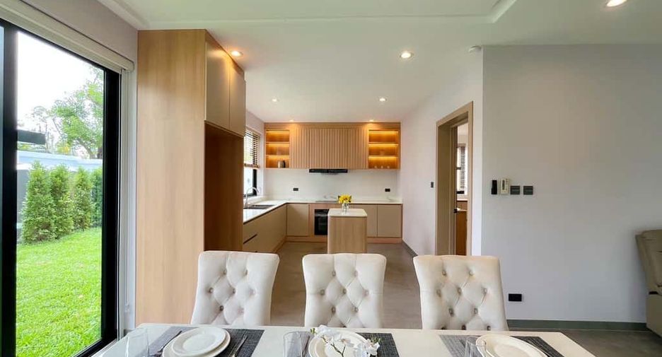 For rent 4 bedrooms villa in Mueang Chiang Mai, Chiang Mai