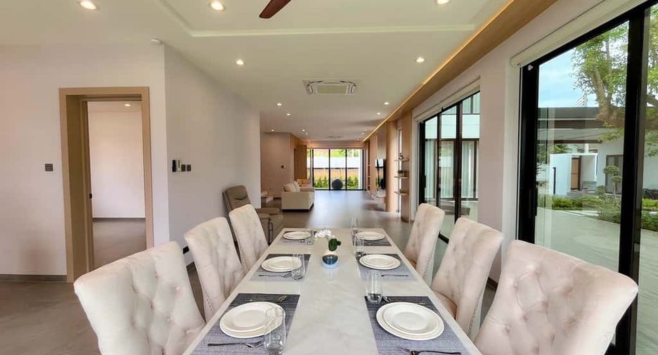 For rent 4 bedrooms villa in Mueang Chiang Mai, Chiang Mai