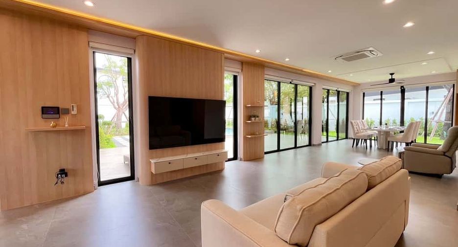 For rent 4 bedrooms villa in Mueang Chiang Mai, Chiang Mai