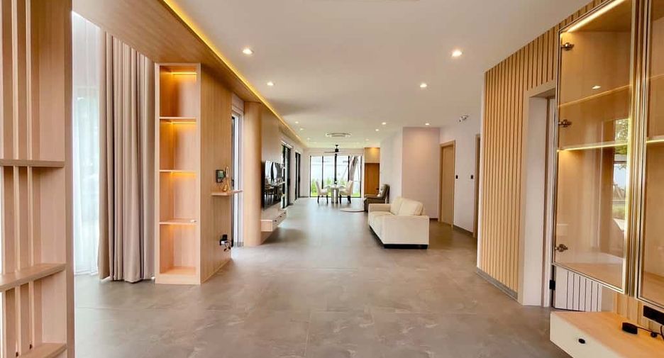 For rent 4 bedrooms villa in Mueang Chiang Mai, Chiang Mai