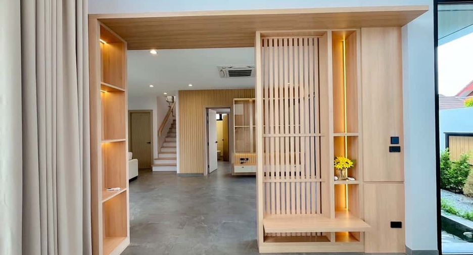 For rent 4 bedrooms villa in Mueang Chiang Mai, Chiang Mai