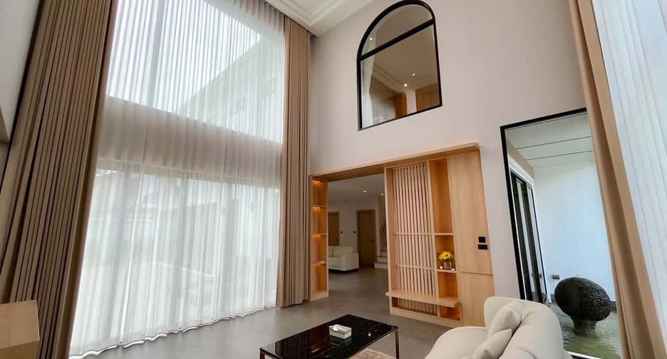 For rent 4 bedrooms villa in Mueang Chiang Mai, Chiang Mai