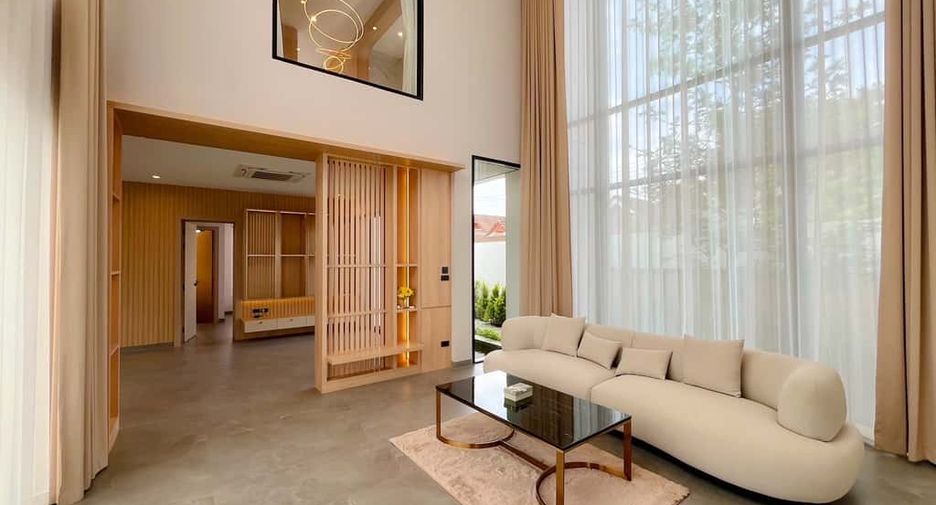 For rent 4 bedrooms villa in Mueang Chiang Mai, Chiang Mai