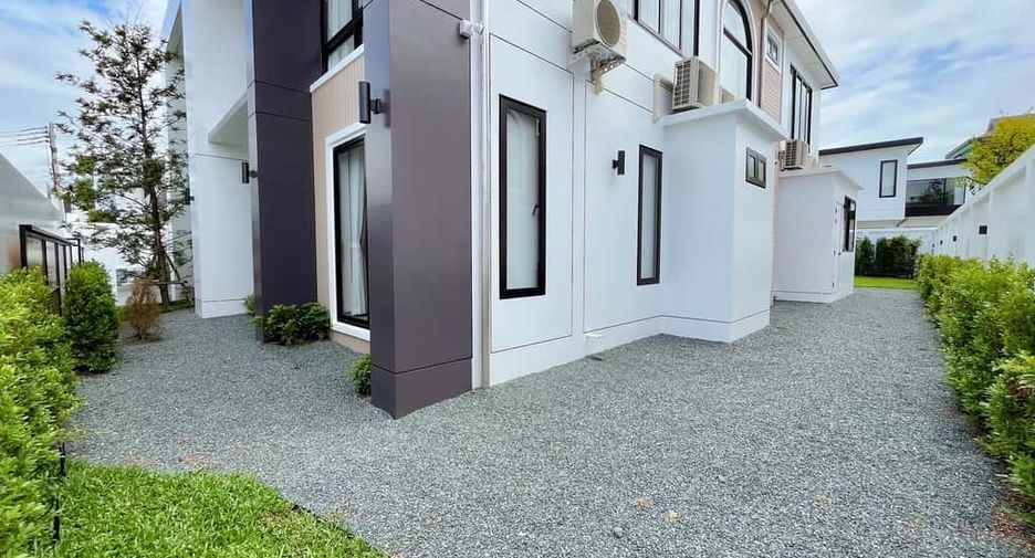 For rent 4 bedrooms villa in Mueang Chiang Mai, Chiang Mai