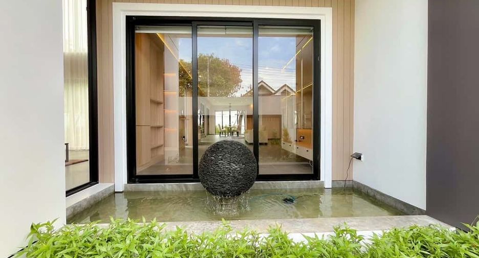 For rent 4 bedrooms villa in Mueang Chiang Mai, Chiang Mai