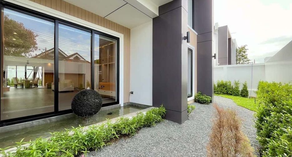 For rent 4 bedrooms villa in Mueang Chiang Mai, Chiang Mai