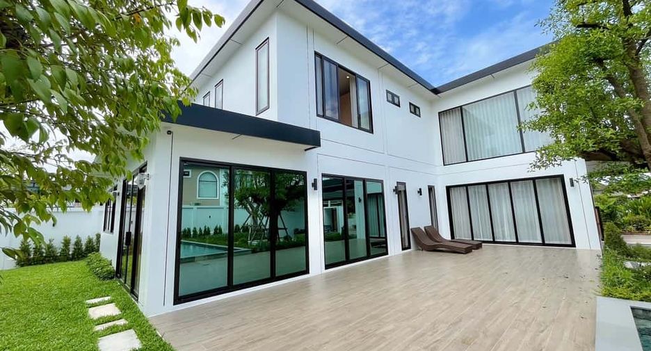 For rent 4 bedrooms villa in Mueang Chiang Mai, Chiang Mai
