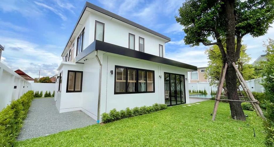For rent 4 bedrooms villa in Mueang Chiang Mai, Chiang Mai