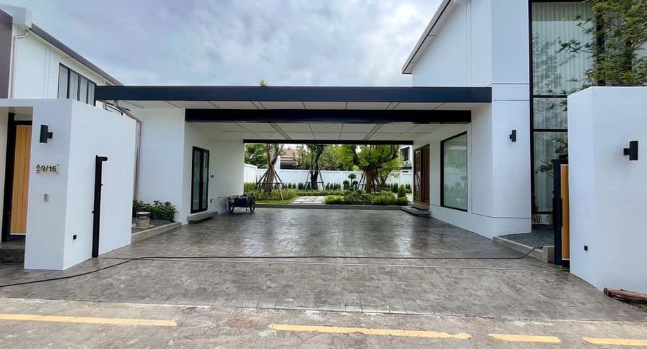 For rent 4 bedrooms villa in Mueang Chiang Mai, Chiang Mai