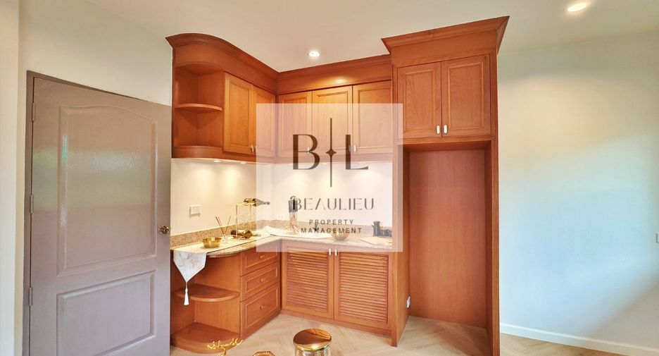 For sale 4 ベッドルーム house in Bang Lamung, Chonburi