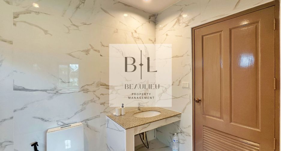 For sale 4 ベッドルーム house in Bang Lamung, Chonburi
