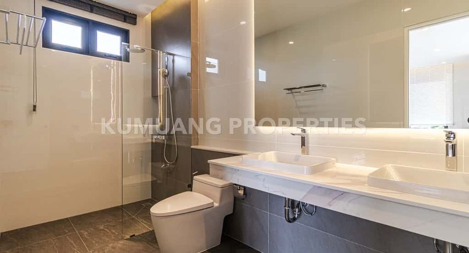 For rent 4 bedrooms villa in Mueang Chiang Mai, Chiang Mai