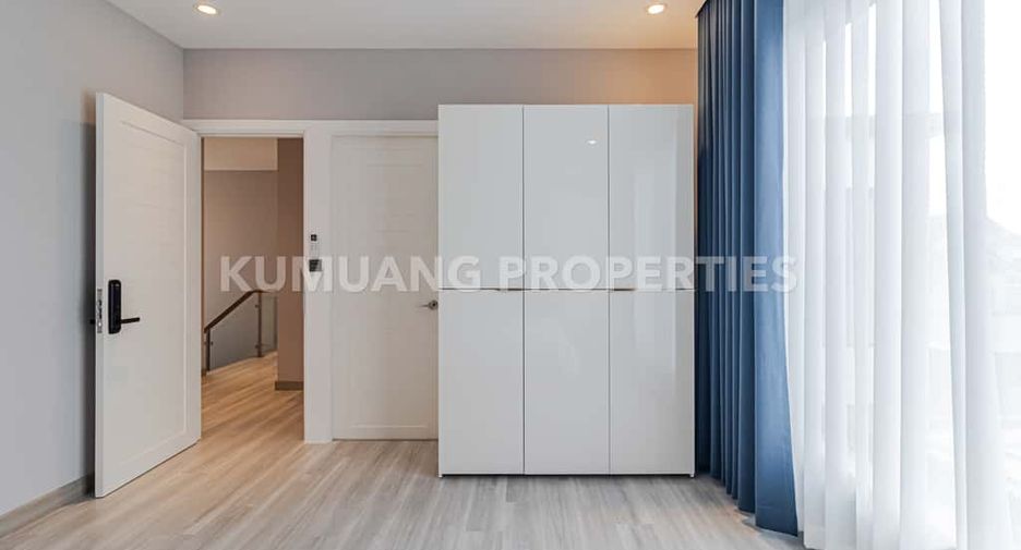 For rent 4 bedrooms villa in Mueang Chiang Mai, Chiang Mai