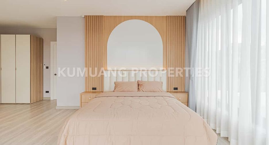 For rent 4 bedrooms villa in Mueang Chiang Mai, Chiang Mai