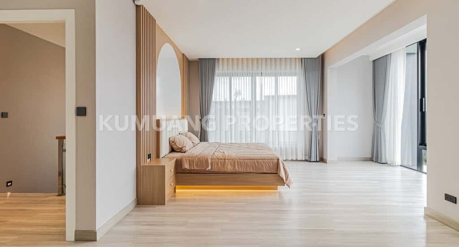 For rent 4 bedrooms villa in Mueang Chiang Mai, Chiang Mai