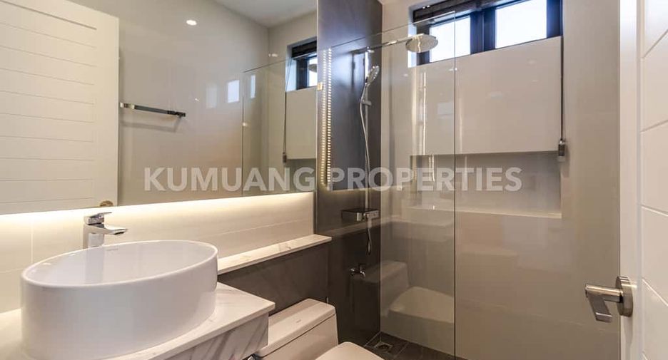 For rent 4 bedrooms villa in Mueang Chiang Mai, Chiang Mai