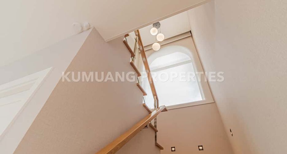 For rent 4 bedrooms villa in Mueang Chiang Mai, Chiang Mai