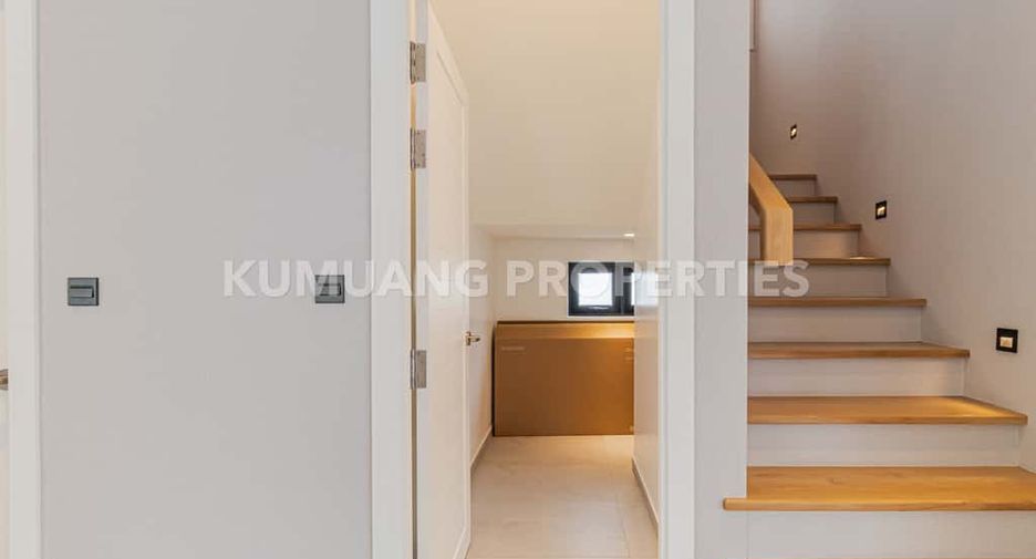 For rent 4 bedrooms villa in Mueang Chiang Mai, Chiang Mai