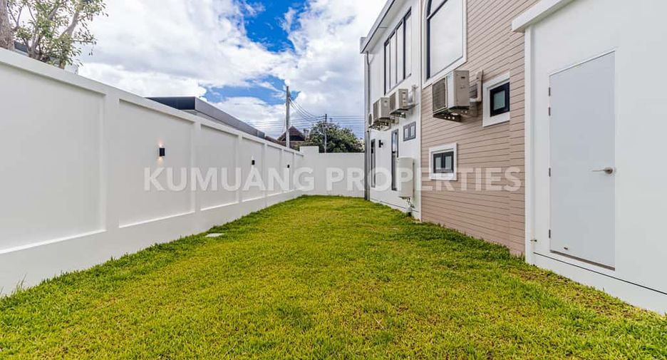 For rent 4 bedrooms villa in Mueang Chiang Mai, Chiang Mai