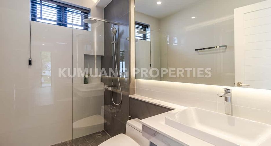 For rent 4 bedrooms villa in Mueang Chiang Mai, Chiang Mai