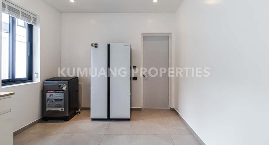 For rent 4 bedrooms villa in Mueang Chiang Mai, Chiang Mai