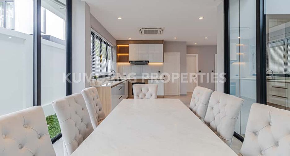 For rent 4 bedrooms villa in Mueang Chiang Mai, Chiang Mai