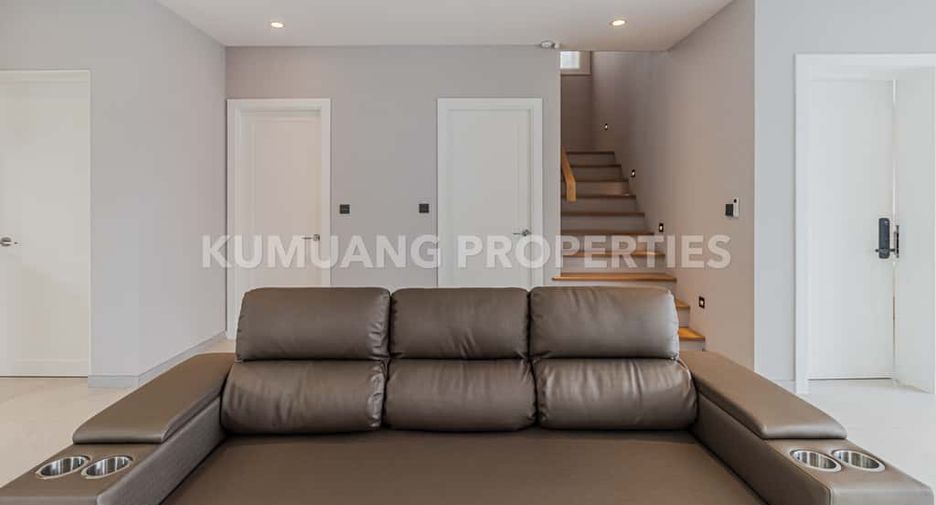 For rent 4 bedrooms villa in Mueang Chiang Mai, Chiang Mai