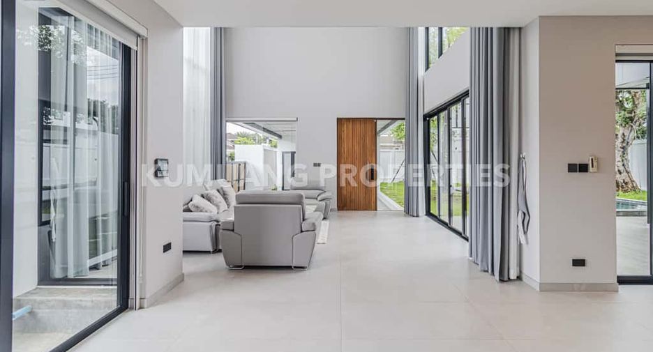 For rent 4 bedrooms villa in Mueang Chiang Mai, Chiang Mai