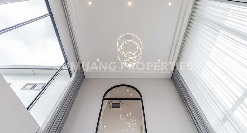 For rent 4 bedrooms villa in Mueang Chiang Mai, Chiang Mai