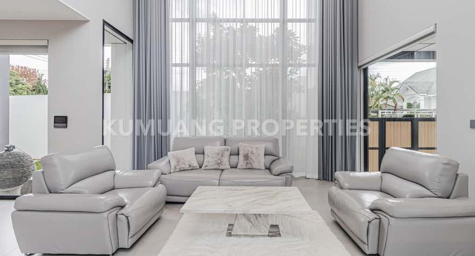 For rent 4 bedrooms villa in Mueang Chiang Mai, Chiang Mai