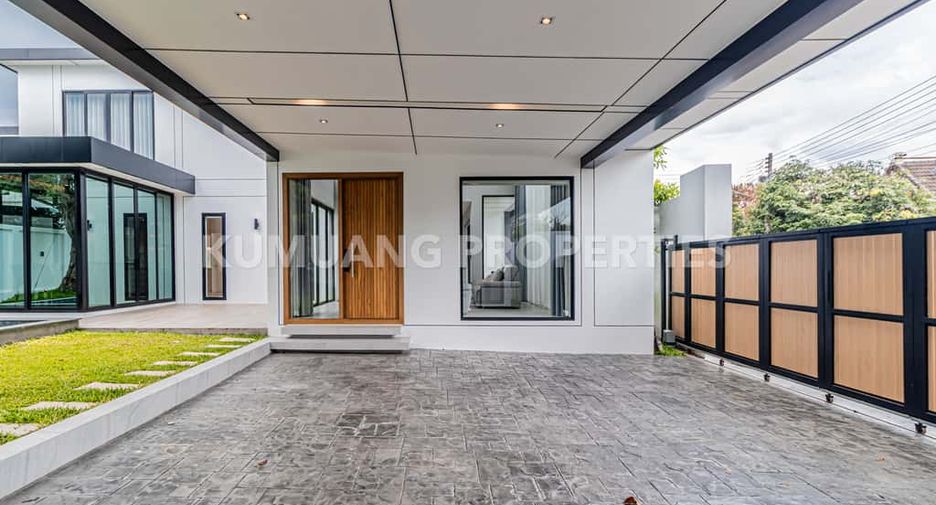 For rent 4 bedrooms villa in Mueang Chiang Mai, Chiang Mai