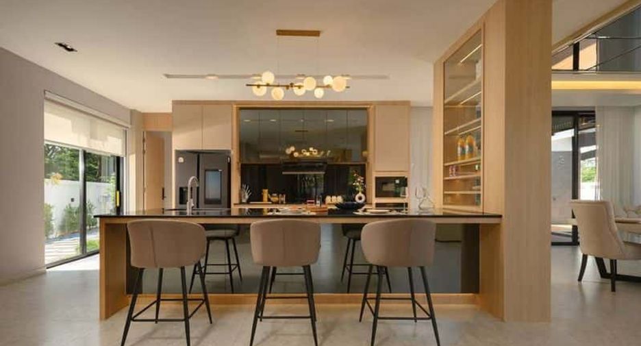 For rent 4 bedrooms villa in Mueang Chiang Mai, Chiang Mai