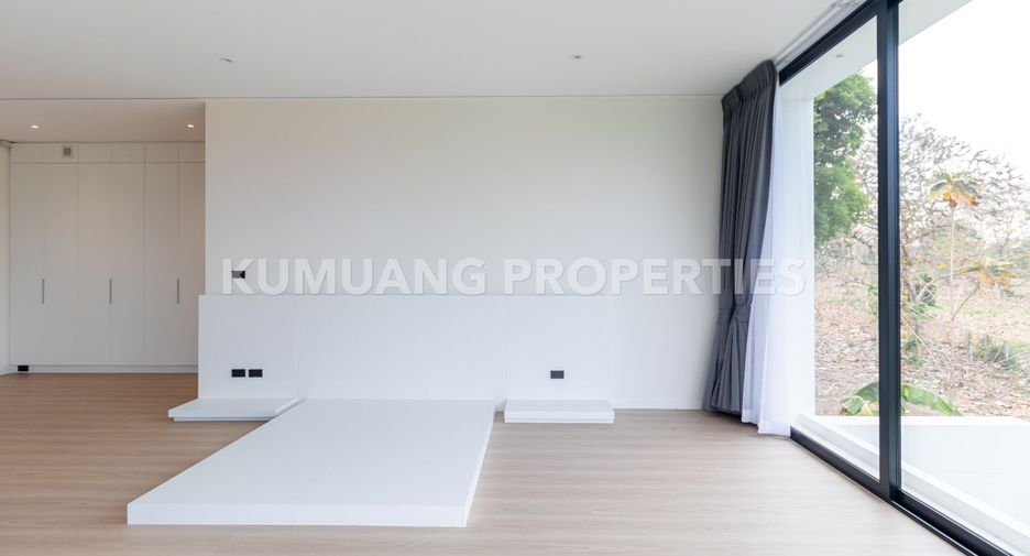 For rent 4 bedrooms villa in Hang Dong, Chiang Mai