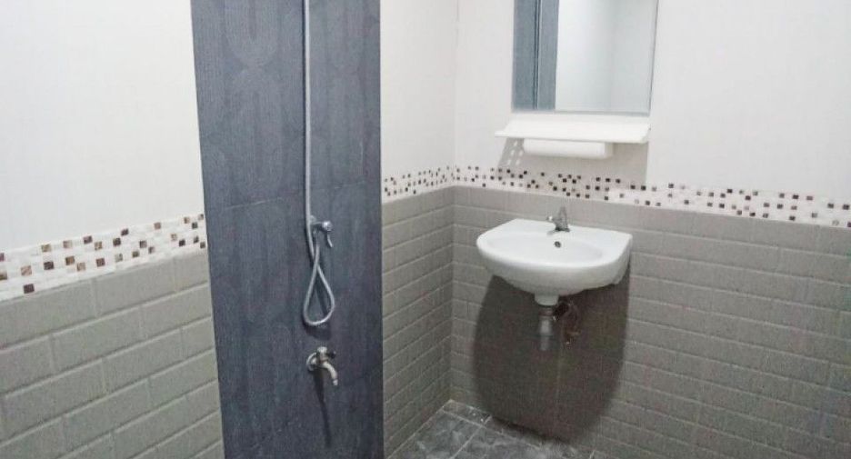 Casa adosada en venta de estudio en Bang Pa-in, Phra Nakhon Si Ayutthaya