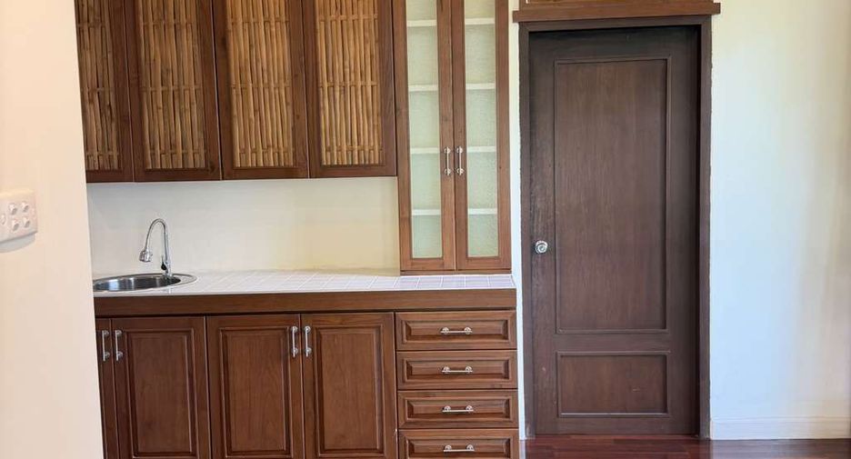 For rent 4 bedrooms villa in Hang Dong, Chiang Mai