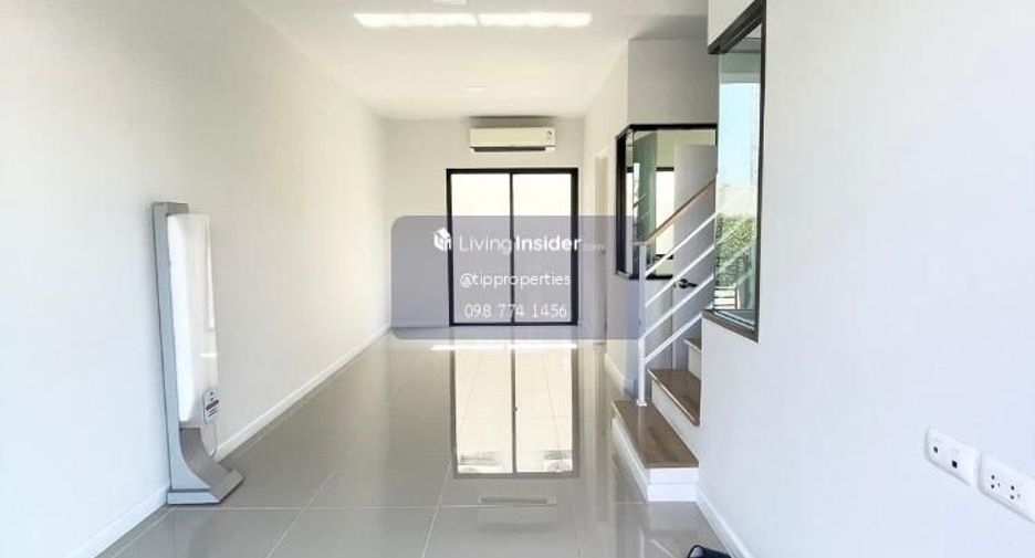 Casa adosada en venta de 3 habitaciones en Krathum Baen, Samut Sakhon
